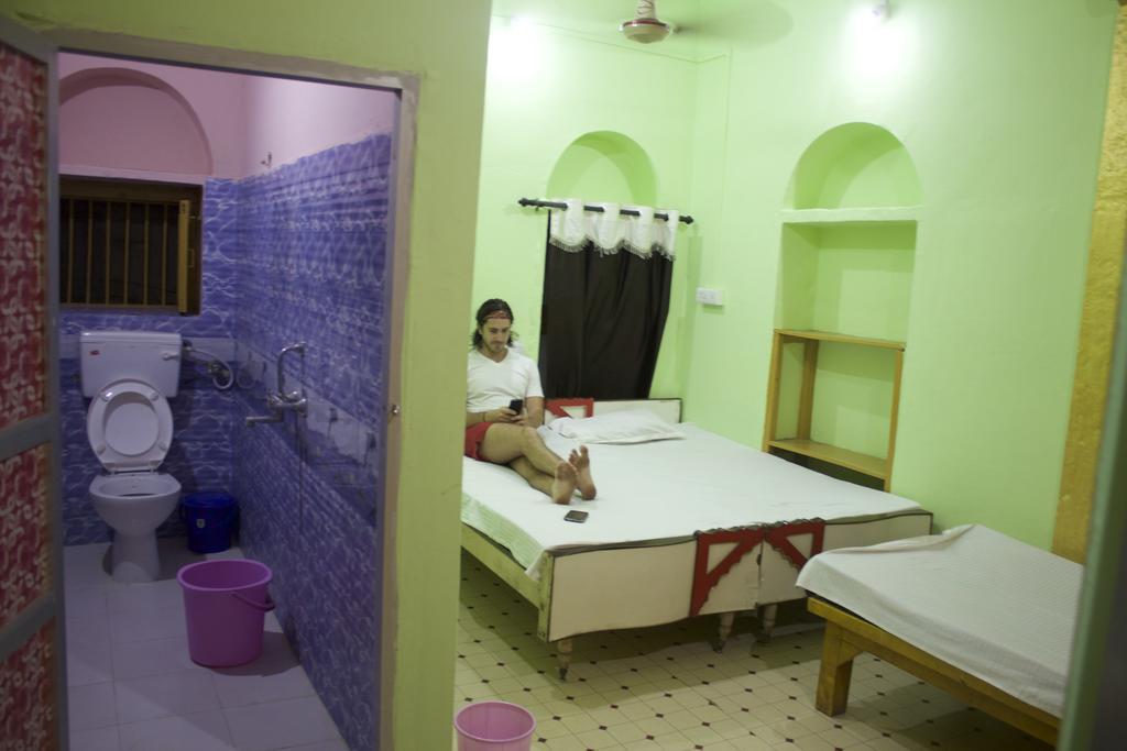 Yogi Lodge Varanasi Eksteriør billede