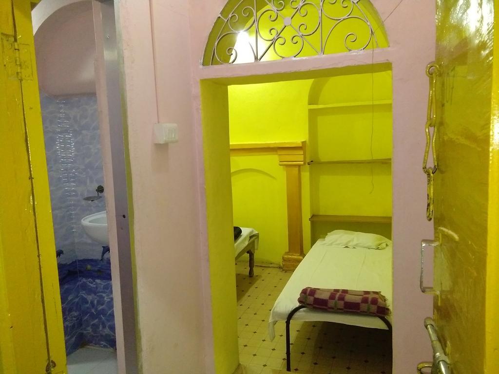 Yogi Lodge Varanasi Eksteriør billede