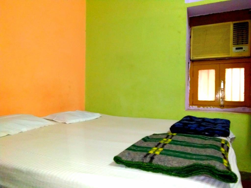 Yogi Lodge Varanasi Eksteriør billede