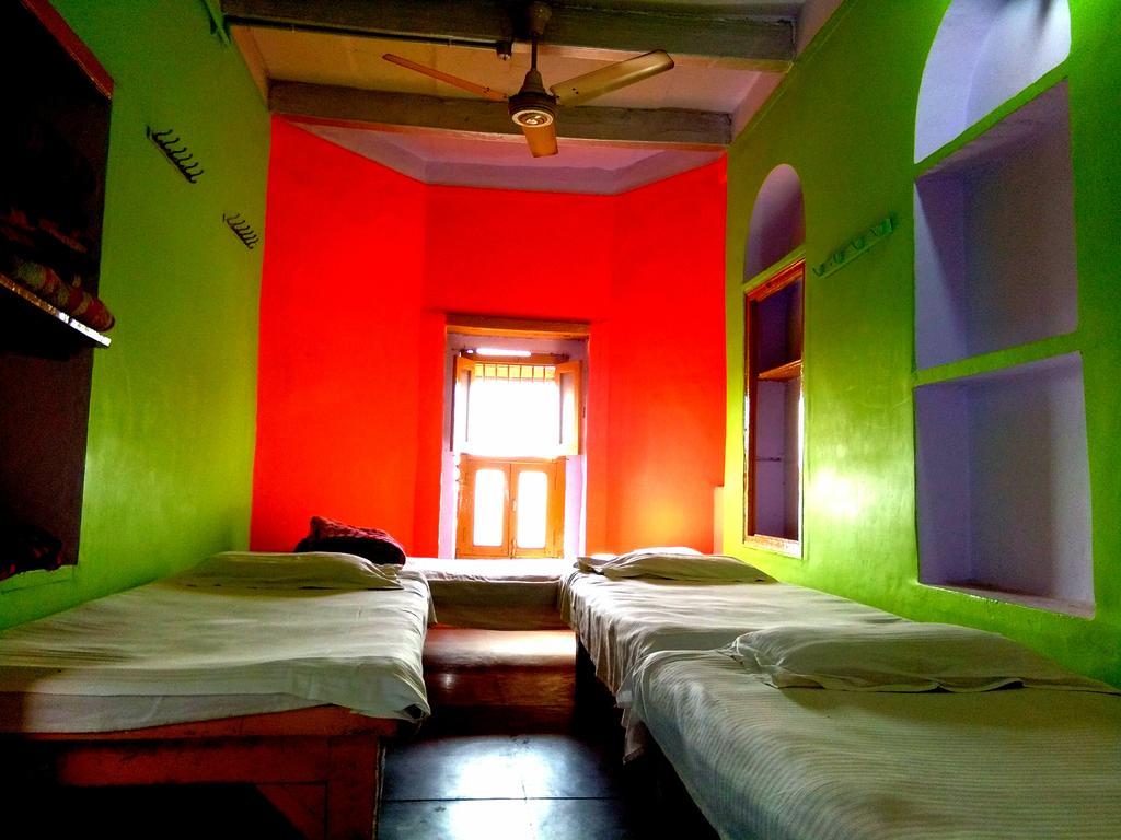 Yogi Lodge Varanasi Eksteriør billede